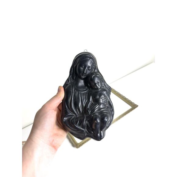 Our lady and Holy Child Wall Sculpture , Madonna Mary and Baby Sculpture, Mary - Picture 1 of 10